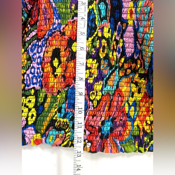 Live 4 Truth Multi Color Vacation Crop Top Puffy Sleeve Large - Picture 8 of 9